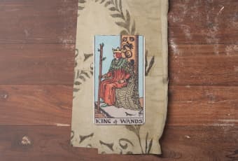 King of Wands: Khám Phá Năng Lượng Lãnh Đạo Và Đam Mê Tiềm Ẩn Của Bạn
