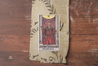 Lá Bài Justice (Công Lý): Sự Thật, Trách Nhiệm Và Cán Cân Của Lương Tâm
