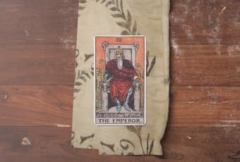 Lá Bài The Emperor (Hoàng Đế): Bản Lĩnh, Kỷ Luật Và Quyền Uy Của Sự Ổn Định