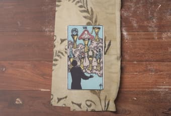 Seven of Cups: Lá Bài Của Giấc Mơ, Quyết Định và Sự Thức Tỉnh Nội Tâm